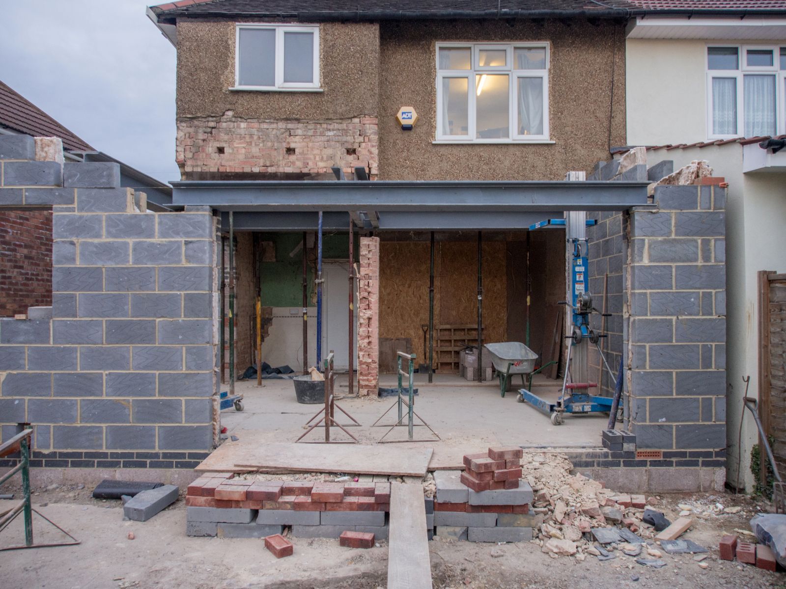 Extension maison en Belgique : chantier d'agrandissement d'une habitation en briques - uitbreiding van een woning in Belgie