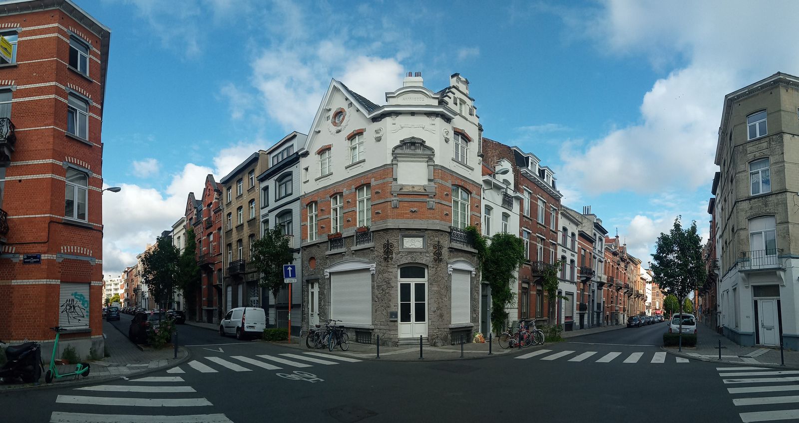 Abattement droits d'enregistrement Bruxelles : rue résidentielle bruxelloise / Abattement registratierechten Brussel: Brusselse woonstraat