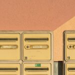 Domiciliëring van de huurder in België: rechten, weigering en procedure 2026 Domiciliation locataire en Belgique : nom sur la boite aux lettres d un immeuble a appartements / Domiciliering huurder Belgie: naam op de brievenbus