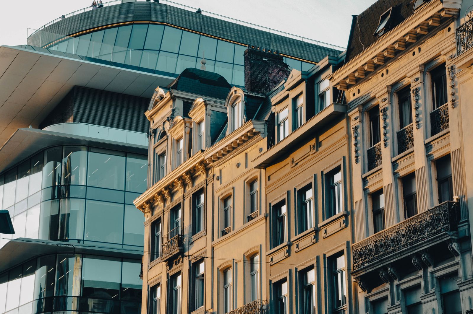 Impôt des non-résidents en Belgique : immeuble d’appartements à Bruxelles — Belasting niet-inwoners België: appartementsgebouw in Brussel